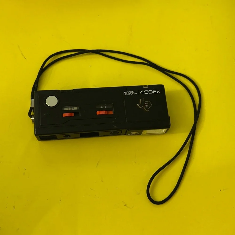 Minolta Pocket Autapak 430Ex 110‎ Film Camera Built In Flash Untested